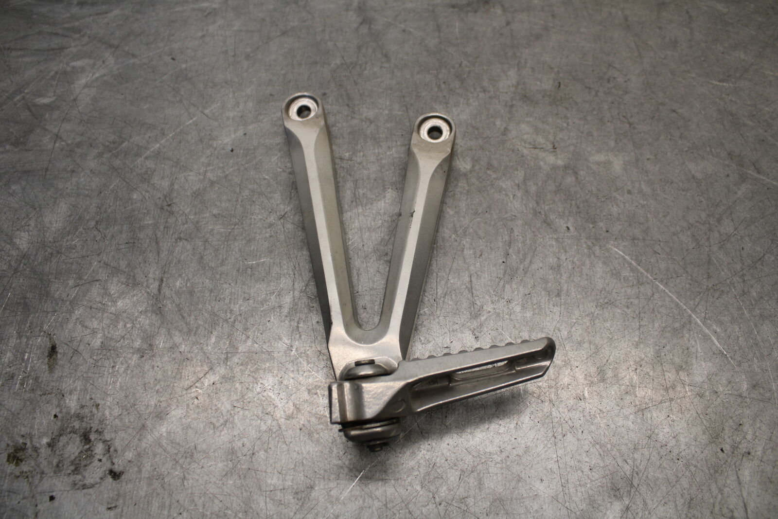 05-06 HONDA CBR600RR LEFT REAR PASSENGER PEG 50730-MEL-305 50730-MEL-D00 BB655 
