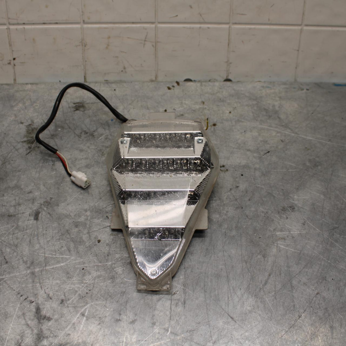 08-16 YAMAHA YZF R6 AFTERMARKET REAR TAIL TAILLIGHT BACK BRAKE LIGHT BB443