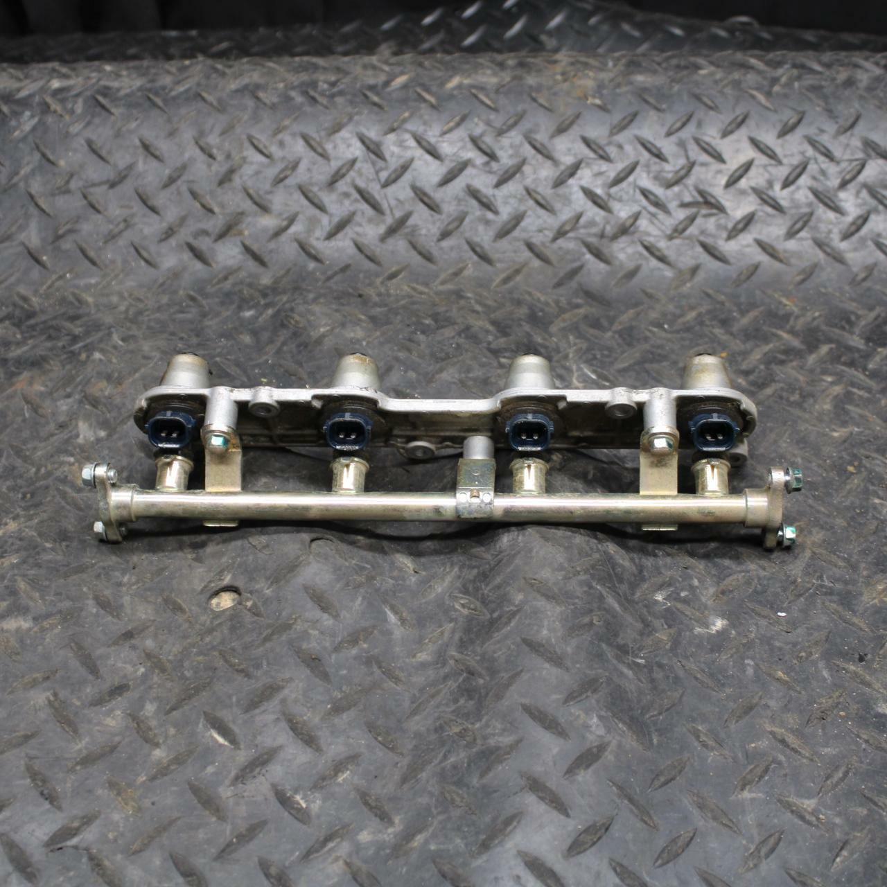 03-04 HONDA CBR600RR SECONDARY FUEL INJECTORS TOP AIRBOX GAS RAIL BB218