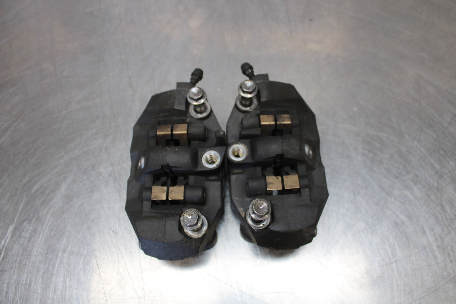 06-07 SUZUKI GSXR 600 RIGHT LEFT FRONT BRAKE CALIPER SET PAIR CALIPERS BB170