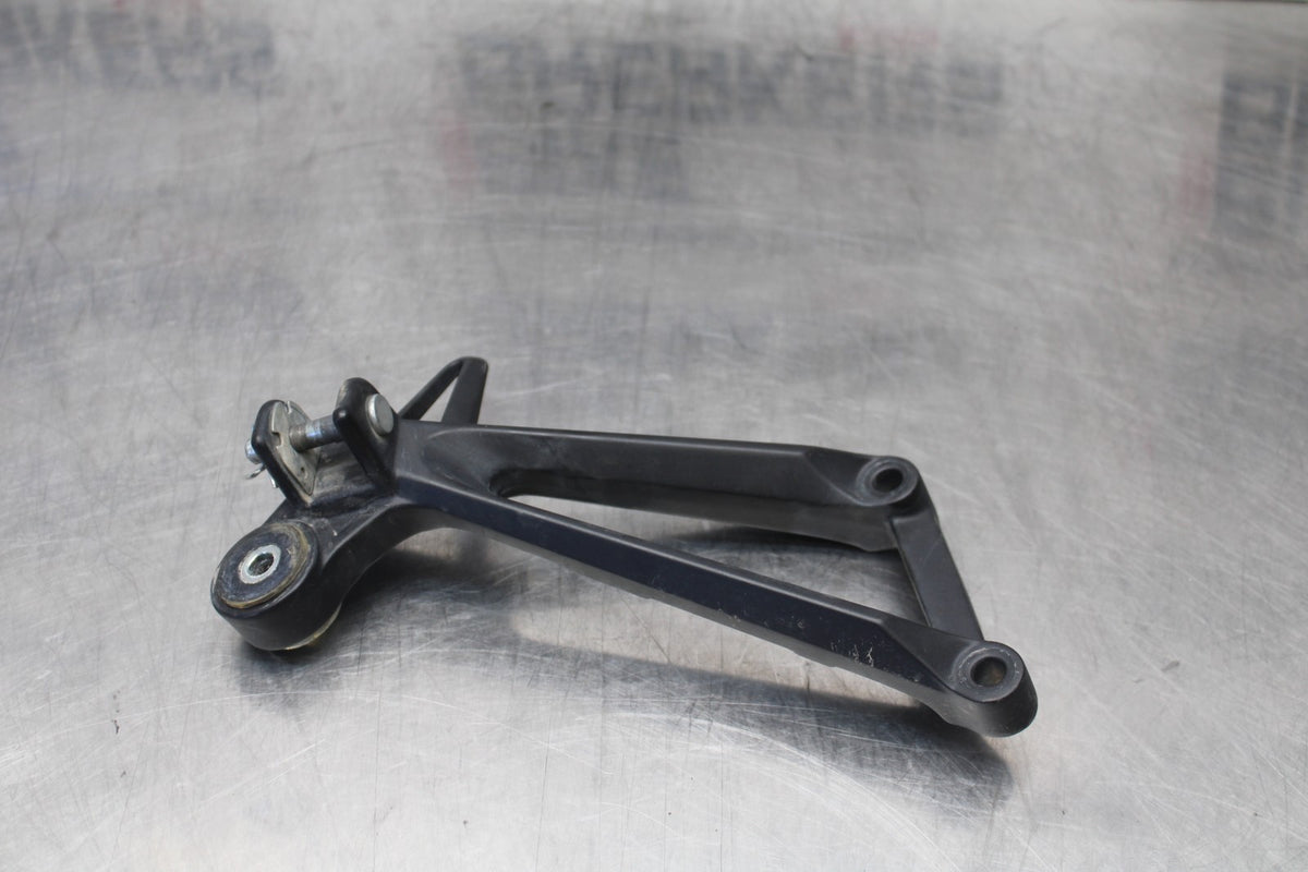 17-18 YAMAHA YZF R3 RIGHT REAR BACK PASSENGER PEG BB788
