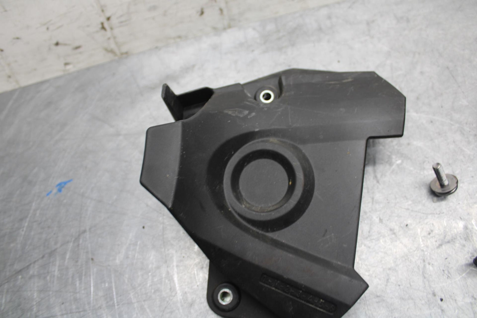 2015 Yamaha FJ09 ENGINE SPROCKET COVER BB41