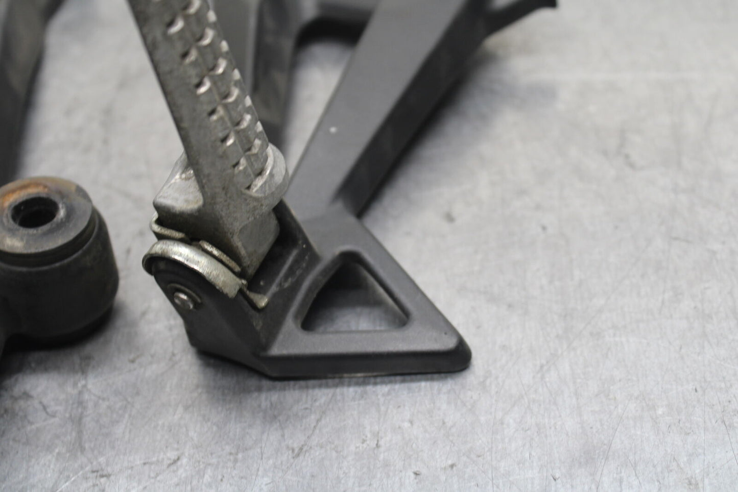 08-12 KAWASAKI NINJA 250R EX250J REAR BACK PASSENGER PEG SET PAIR BB111