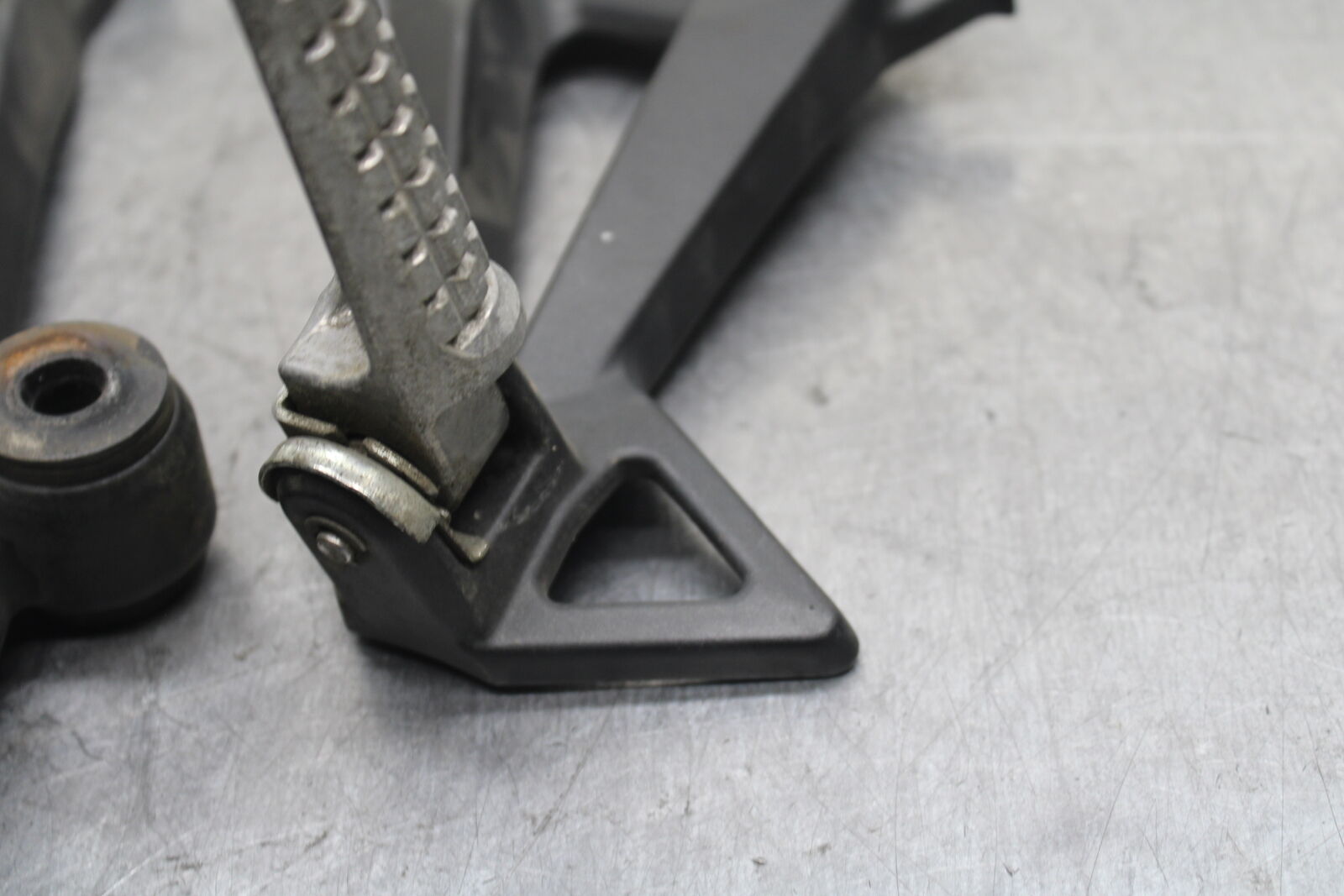 08-12 KAWASAKI NINJA 250R EX250J REAR BACK PASSENGER PEG SET PAIR BB111