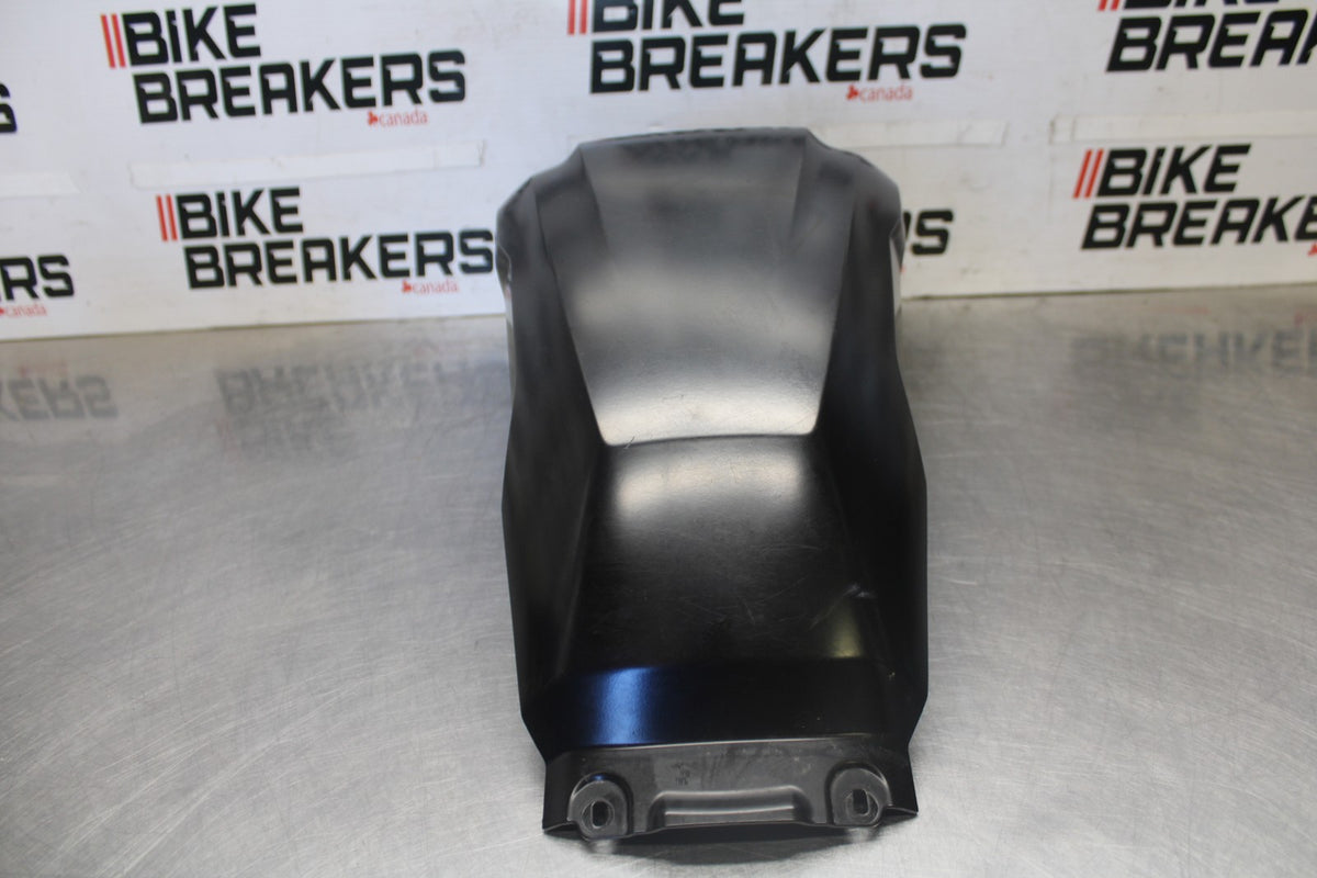 19 BMW F750GS CENTER GAS TANK FUEL CELL COVER FAIRING COWL BB938