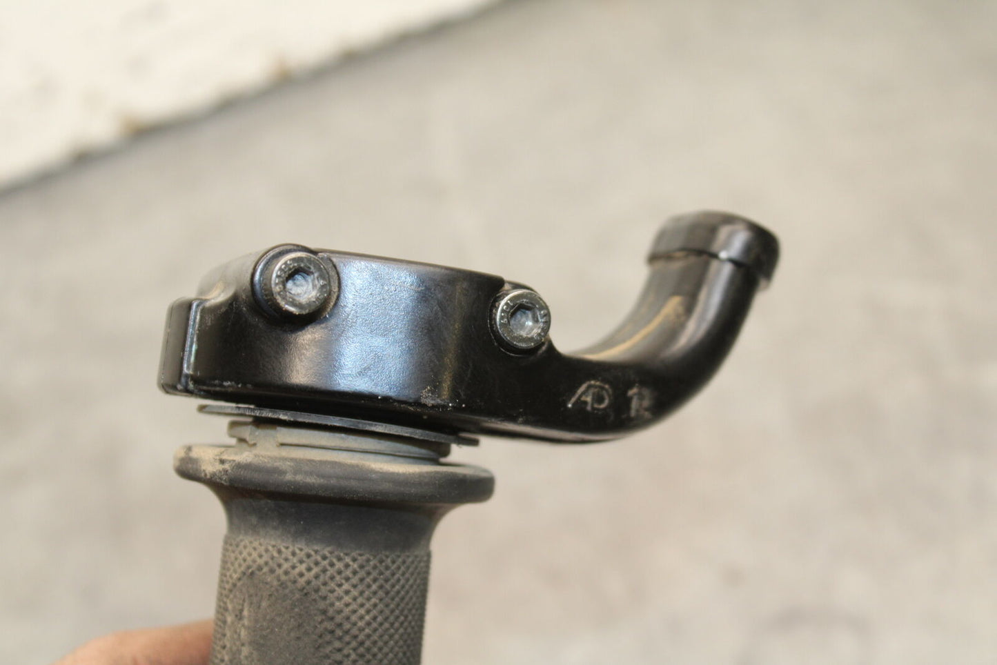 07-08 YAMAHA YZF R1 THROTTLE CABLE LINE HOUSING GUIDE BB724