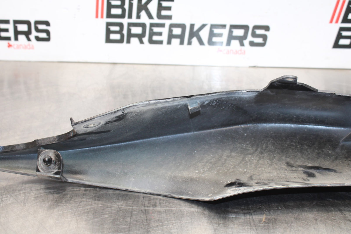 06-07 SUZUKI GSXR 600 RIGHT REAR BACK TAIL FAIRING COWL SHROUD BB178