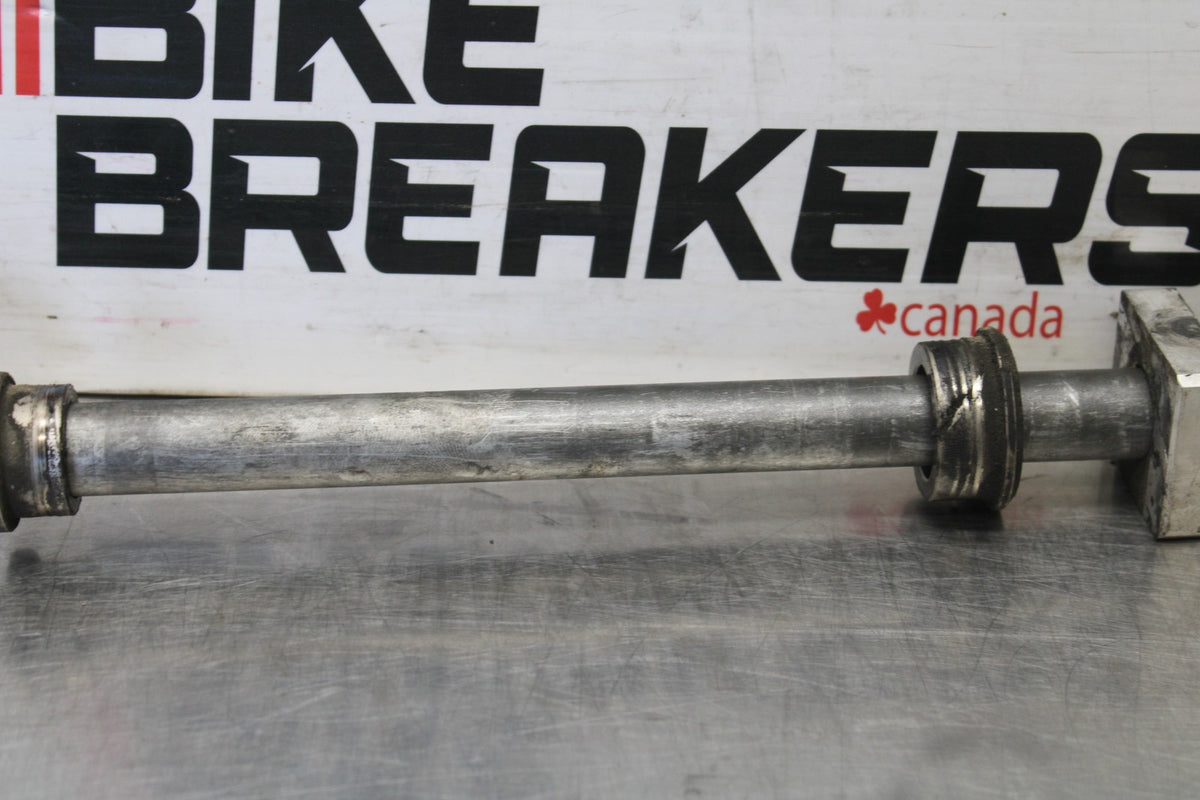 04-05 KAWASAKI NINJA ZX10R REAR AXLE BACK WHEEL RIM PIVOT BOLT AXEL BB931