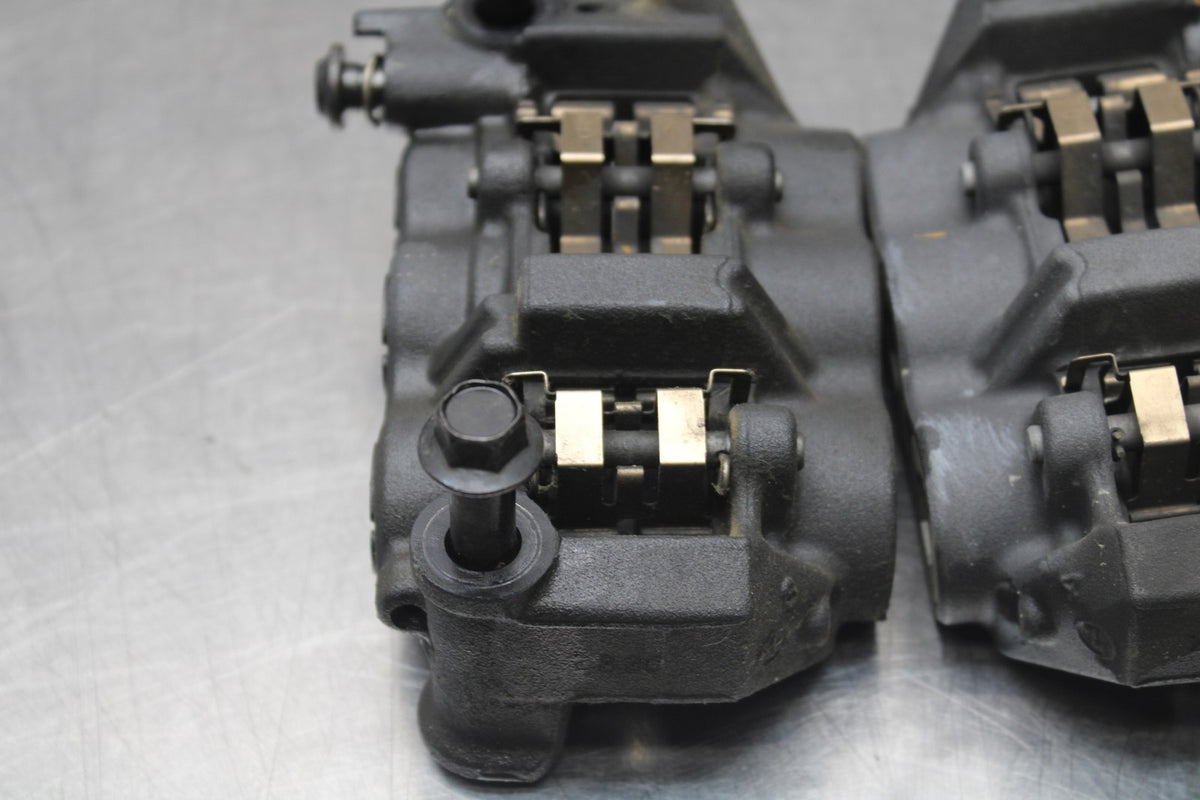 13 YAMAHA YZF R1 RIGHT LEFT FRONT BRAKE CALIPER SET PAIR CALIPERS BB781