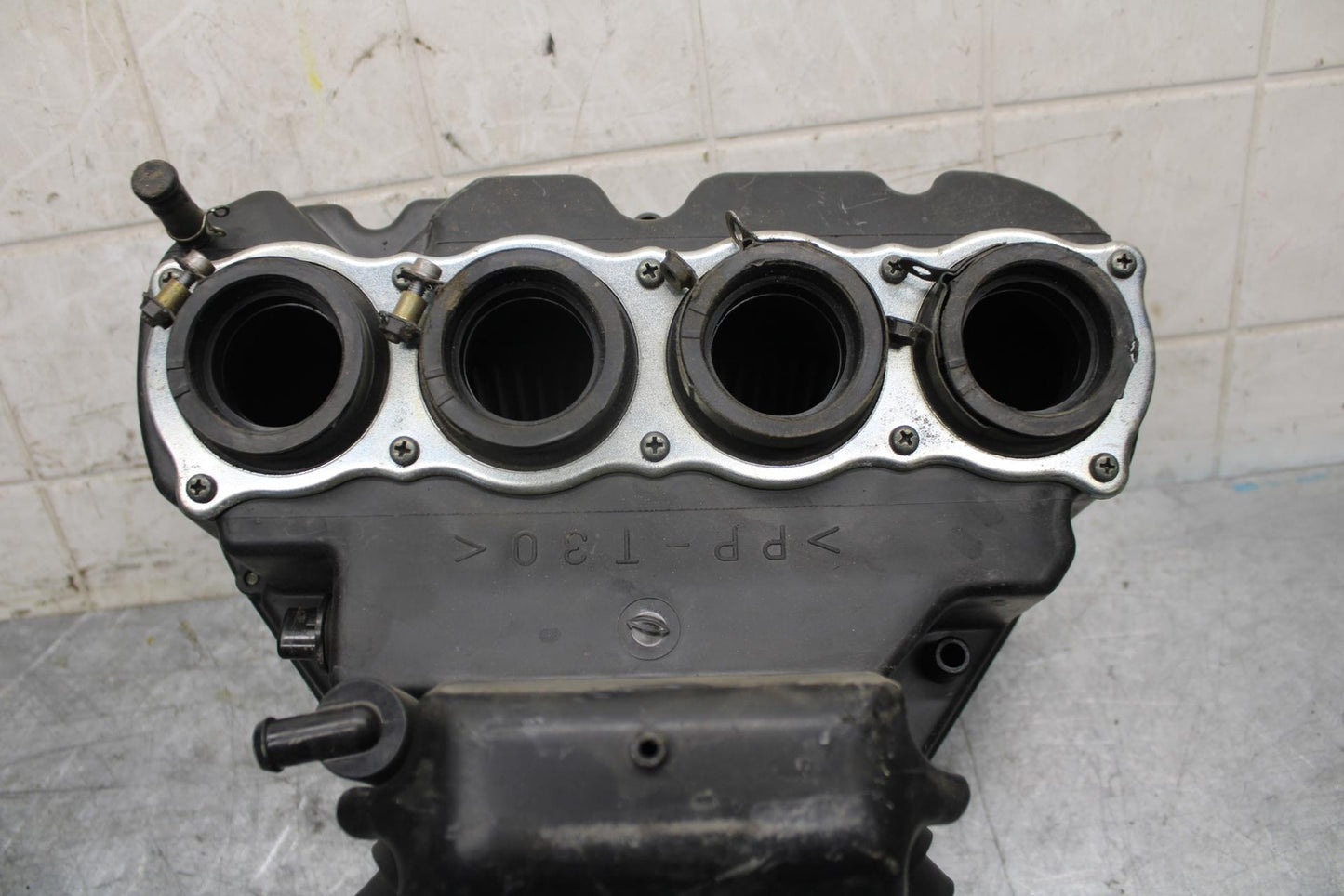 2003 Yamaha YZF R6 AIRBOX  INTAKE FILTER  5SL-14411-00-00 5SL-14421-00-00  BB539