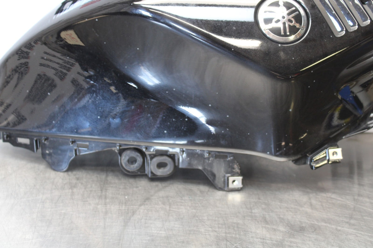 22-25 YAMAHA YZF R7 RIGHT GAS TANK FUEL CELL PANEL COVER TRIM COWL BB176
