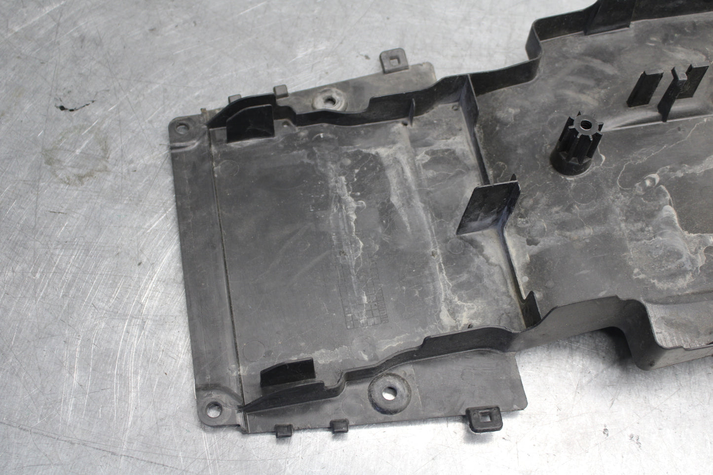 09-12 KAWASAKI NINJA ZX6R REAR BACK TAIL UNDERTAIL BATTERY TRAY PLASTIC BB698