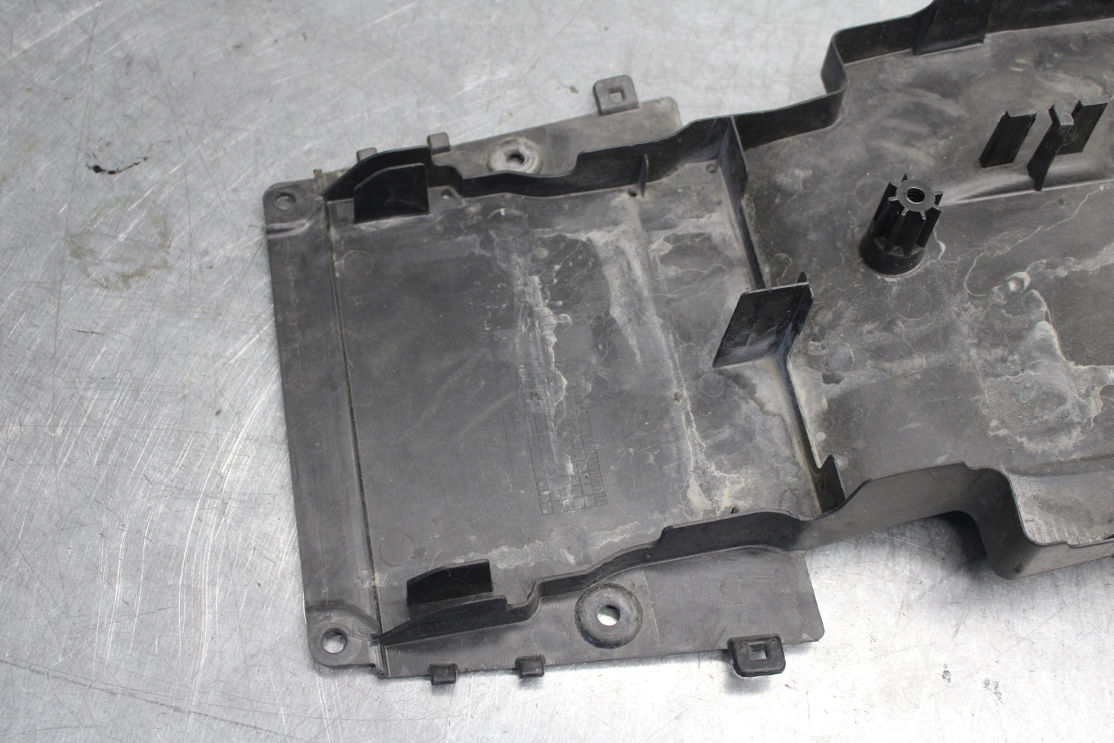 09-12 KAWASAKI NINJA ZX6R REAR BACK TAIL UNDERTAIL BATTERY TRAY PLASTIC BB698