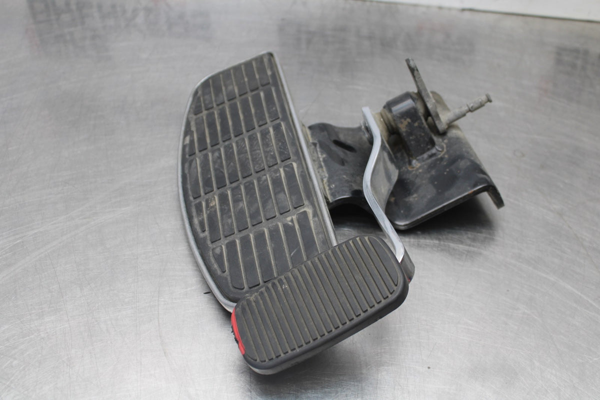 05-09 SUZUKI BOULEVARD C90 RIGHT FRONT FOOT REST PEG STEP BB918