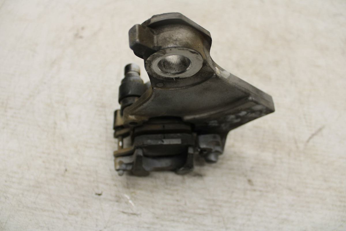 15 YAMAHA FZ09 REAR BACK BRAKE CALIPER W MOUNT BRACKET BB367