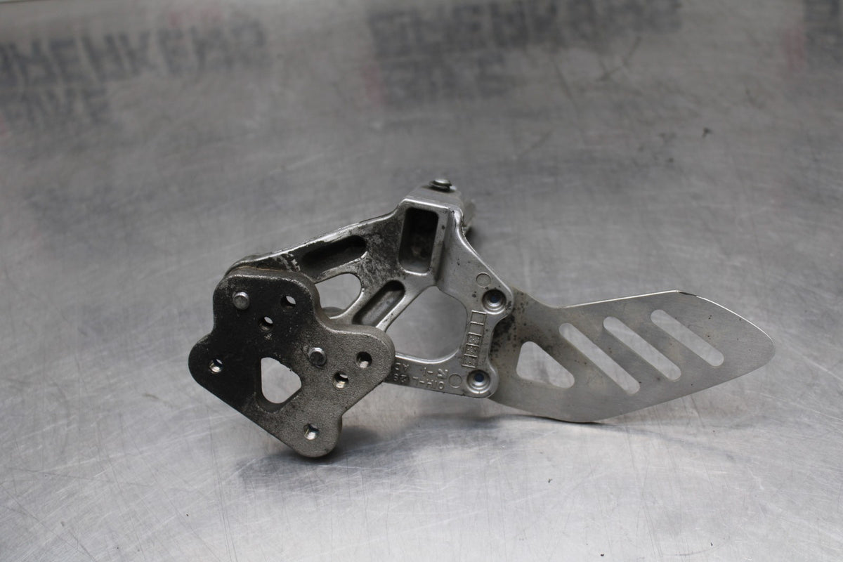 06-07 SUZUKI GSXR 600 LEFT REARSET REAR SET DRIVER FOOT PEG REST STOP BB822