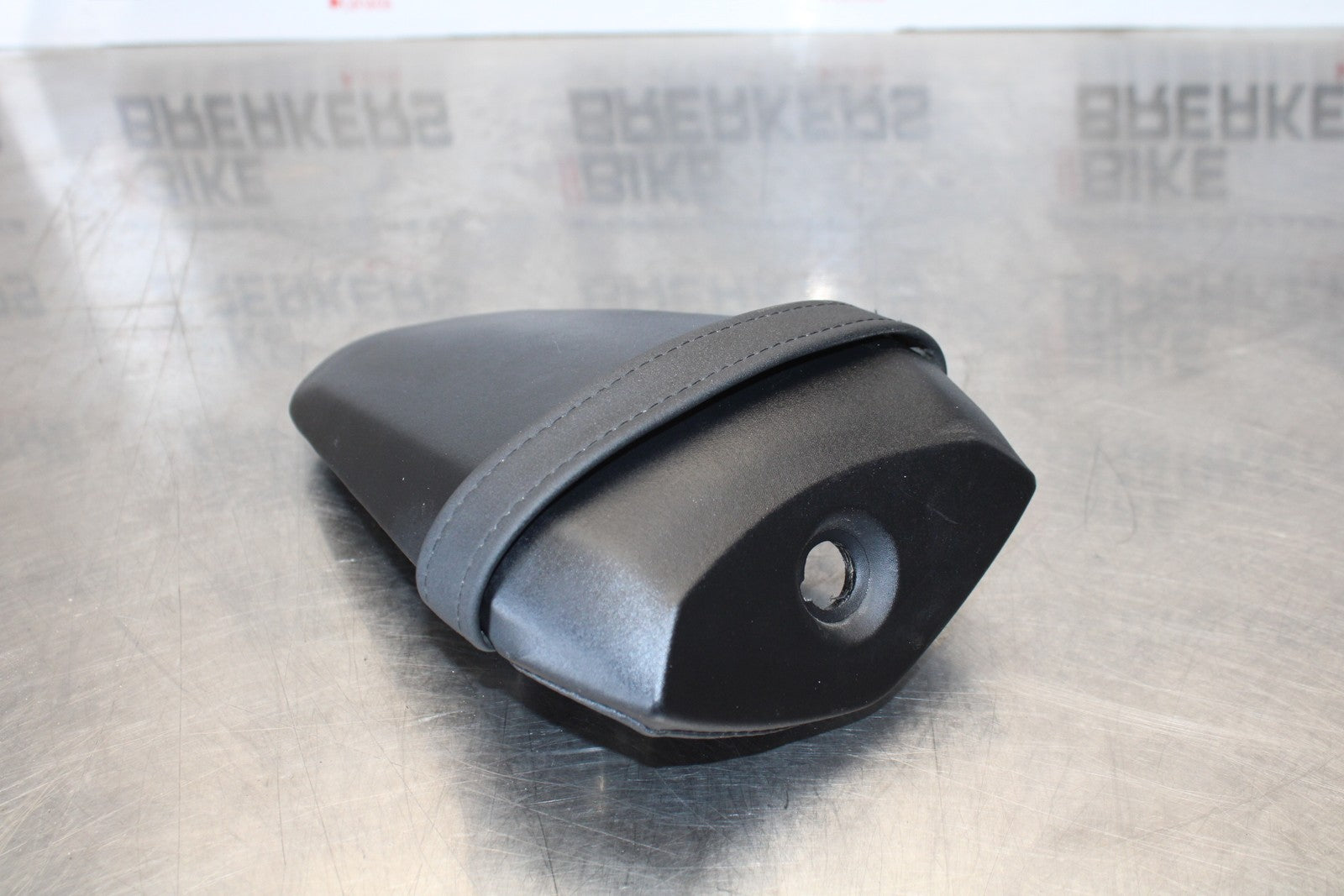 22-25 YAMAHA YZF R7 REAR BACK PASSENGER TANDEM SEAT PAD SADDLE PILLION BB176