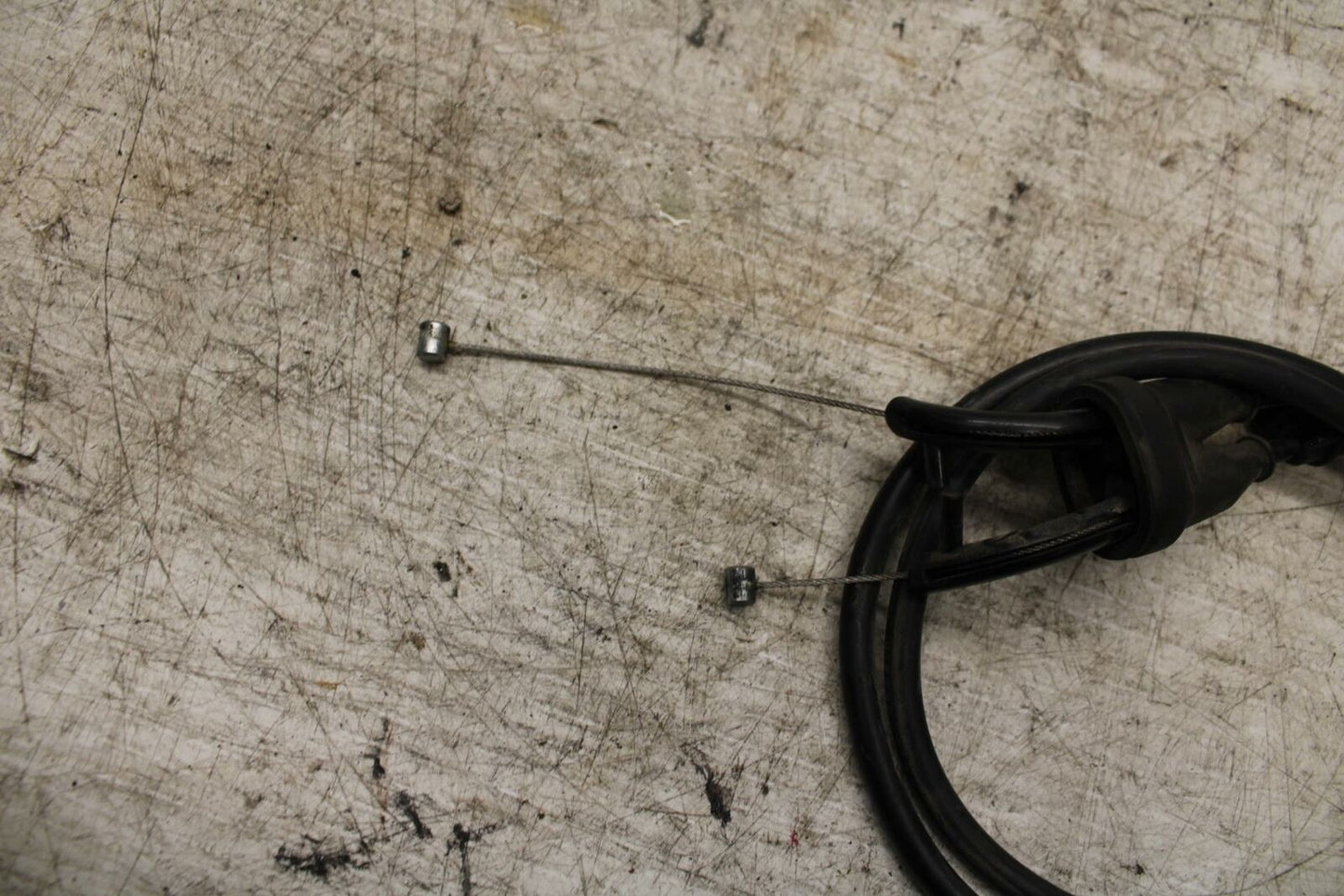 08-16 YAMAHA YZF R6 THROTTLE CABLES LINES BB365