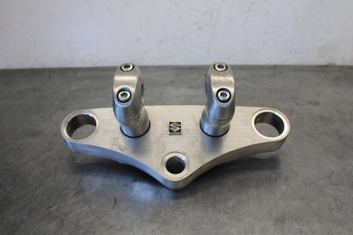 04 SUZUKI INTRUDER 800 FORKS UPPER TRIPLE TREE CLAMP BB758
