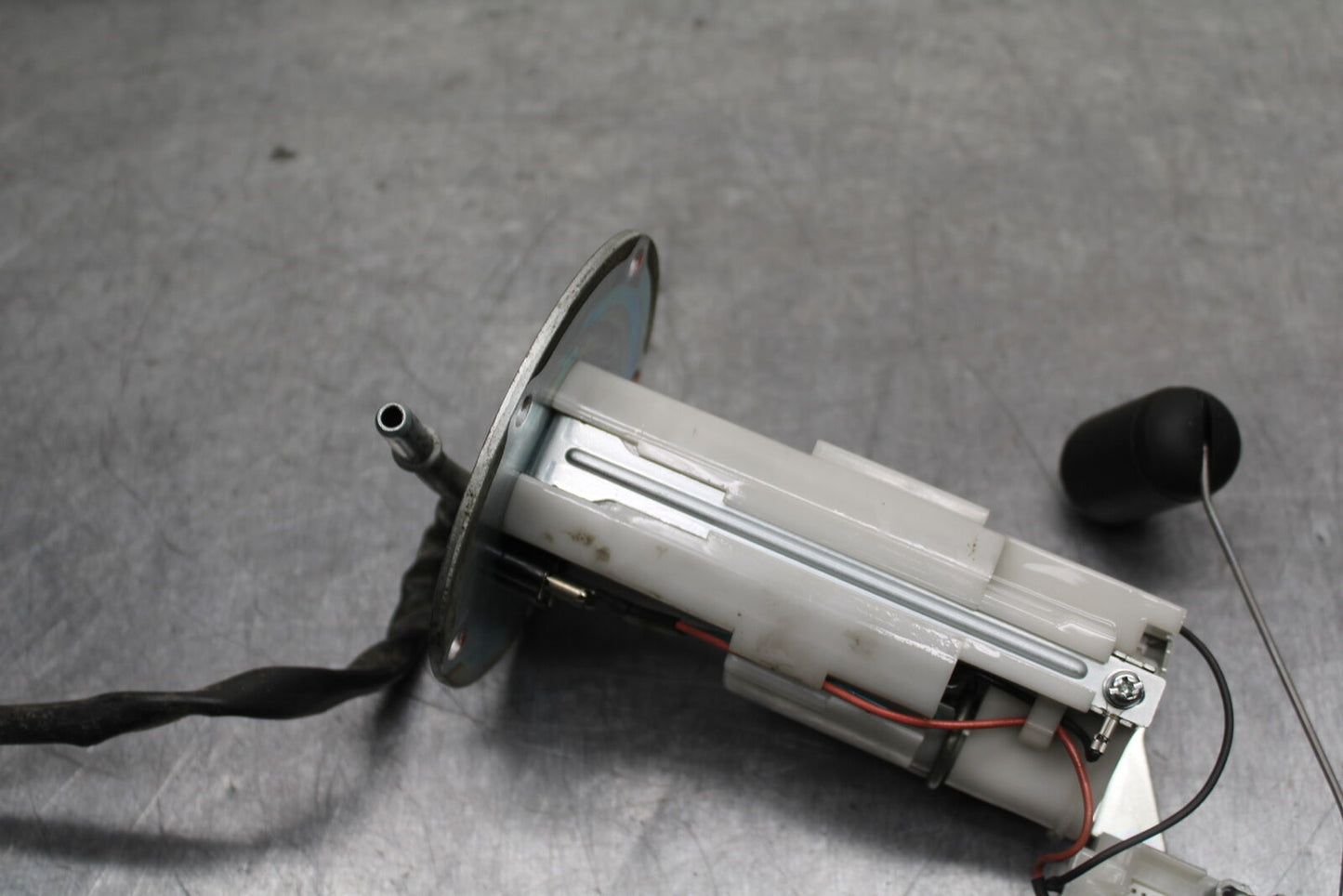 12-13 KAWASAKI Z1000 FUEL PUMP GAS PETROL SENDER UNIT BB743