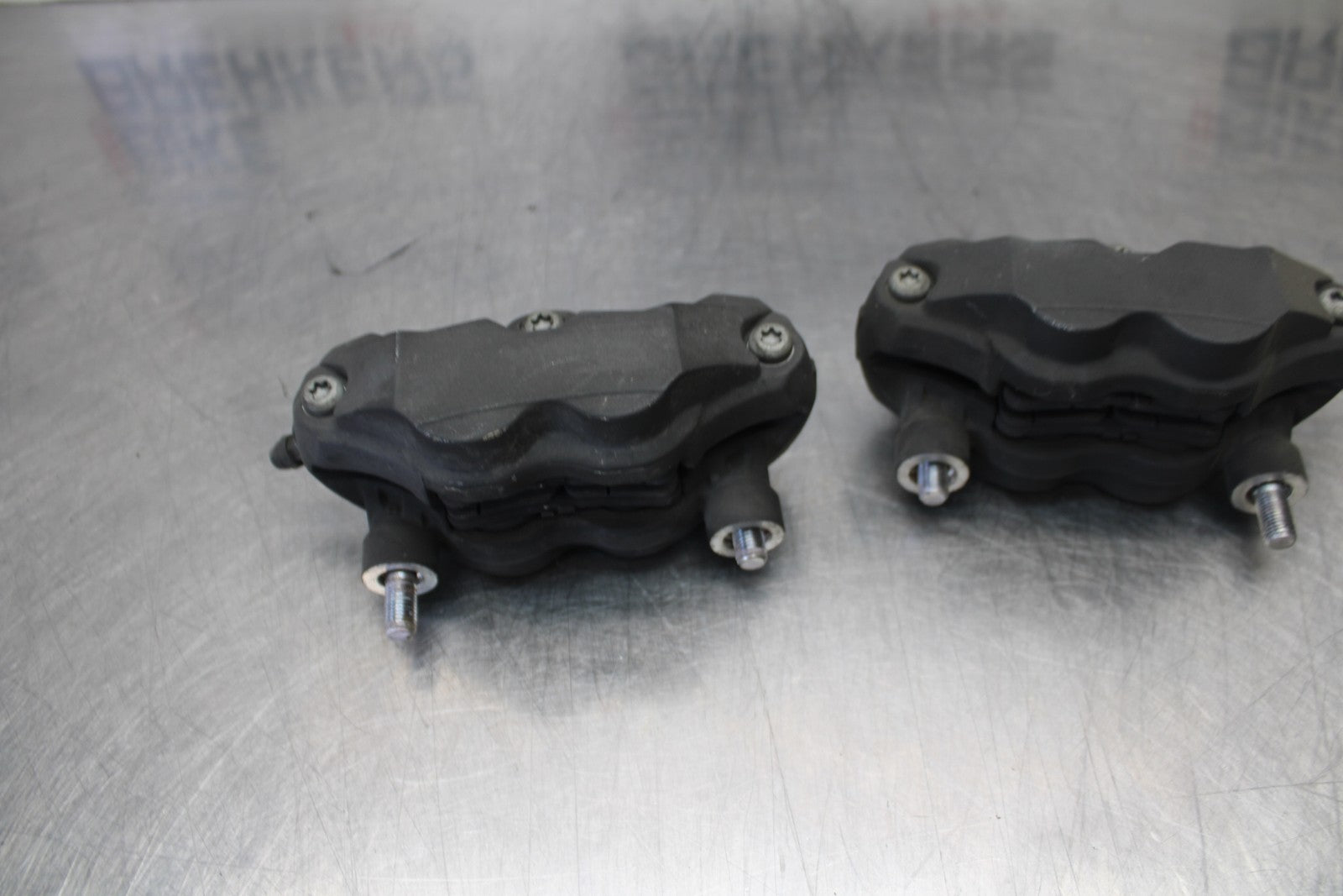 07 SUZUKI GSXR1000 RIGHT LEFT FRONT BRAKE CALIPER SET PAIR CALIPERS BB770