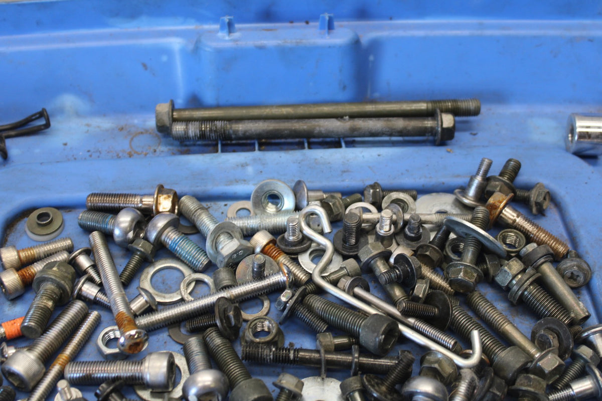 07 SUZUKI BOULEVARD M50 MOUNTING BOLTS HARDWARE SCREWS BB897