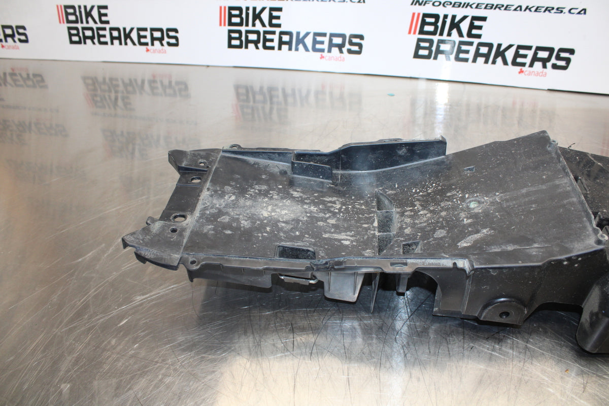 15-16 HONDA CB300F REAR BACK TAIL UNDERTAIL BATTERY TRAY PLASTIC BB150