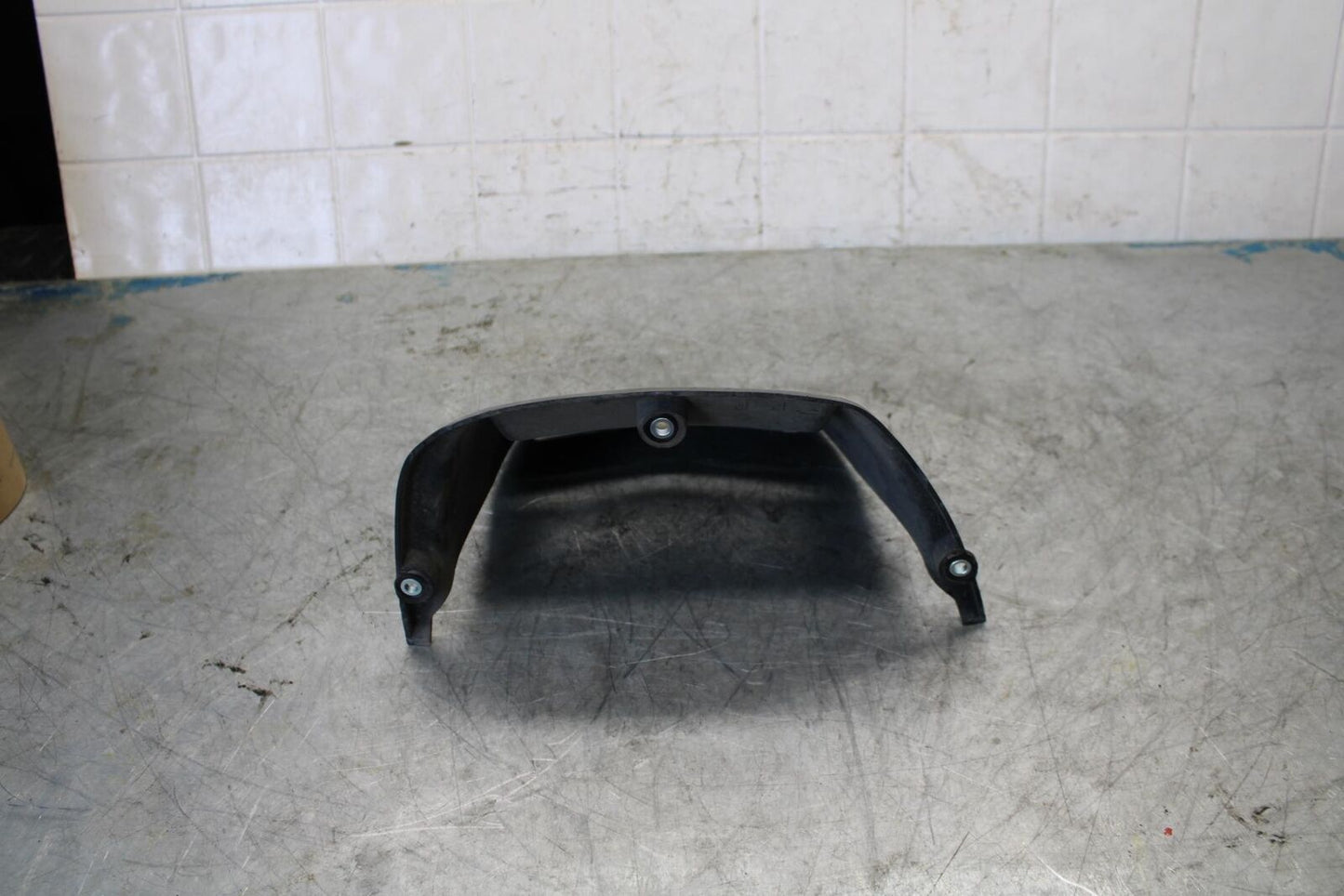 08-16 YAMAHA YZF R6 REAR BACK WHEEL TIRE HUGGER FENDER BB431