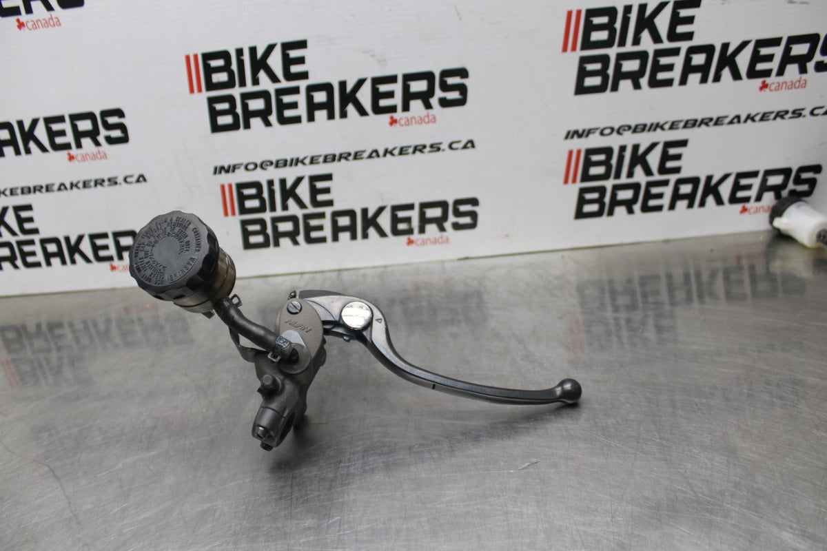 22 KAWASAKI NINJA 1000SX FRONT BRAKE MASTER CYLINDER w/ LEVER BB780