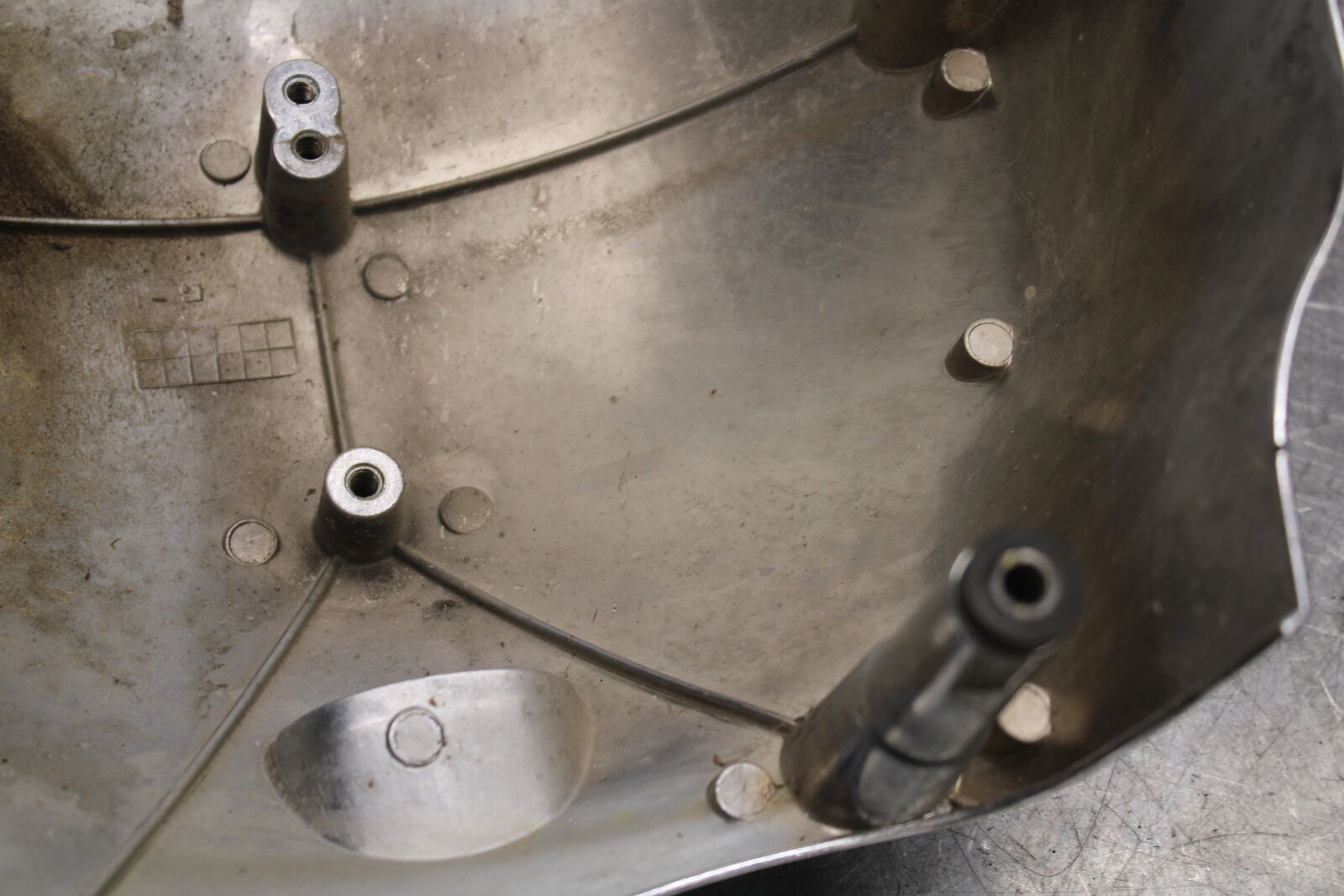 05-09 SUZUKI BOULEVARD C90 ENGINE SPROCKET COVER BB692