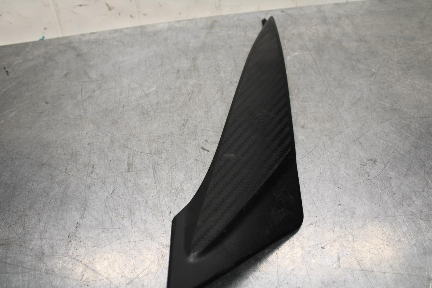 11-23 SUZUKI GSXR 600 RIGHT INNER FAIRING COWL PANEL TRIM OEM BB582