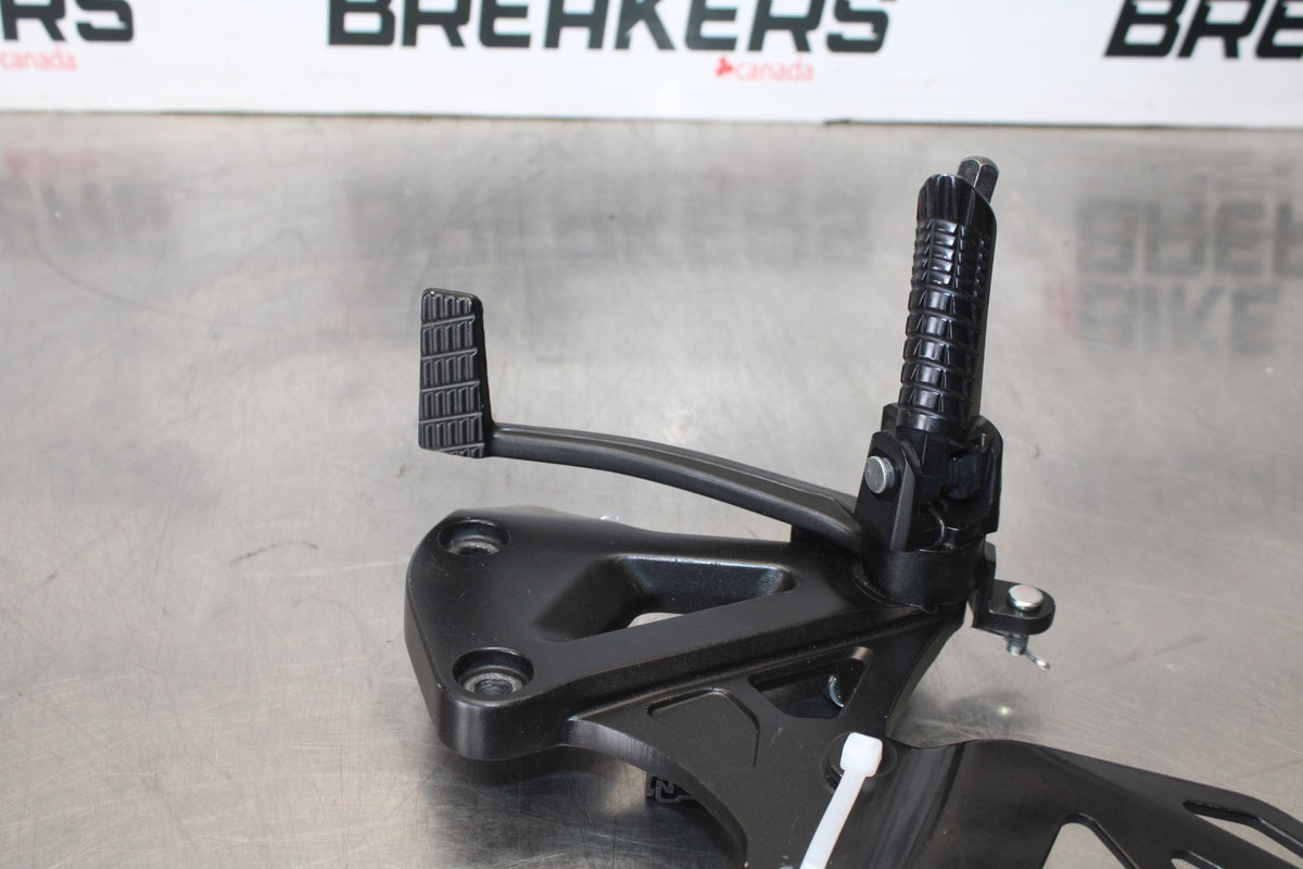 18 SUZUKI GSXR1000 RIGHT REARSET REAR SET DRIVER FOOT PEG REST STOP BB642