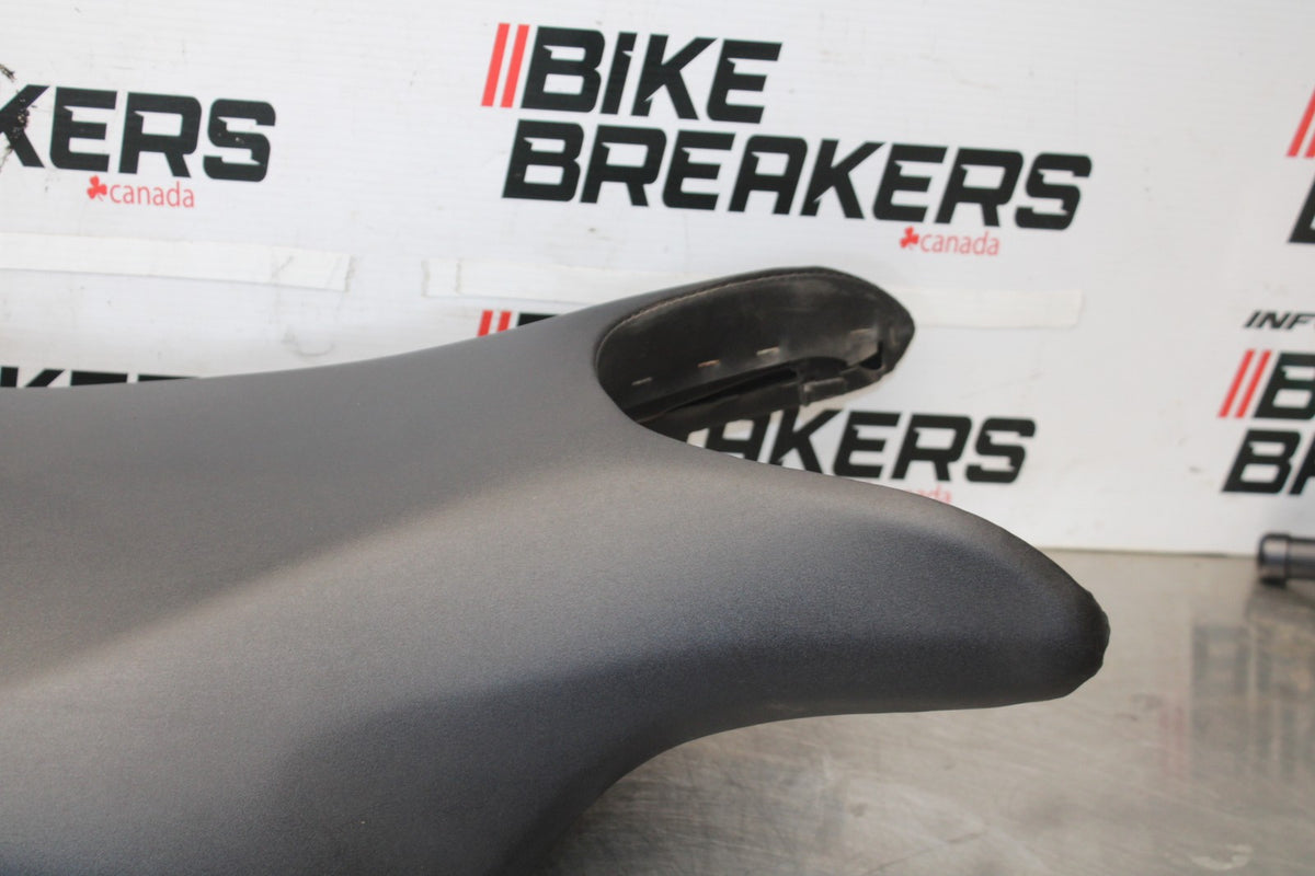 06-07 HONDA INTERCEPTOR 800 VFR800 FRONT REAR SEAT SADDLE BB917