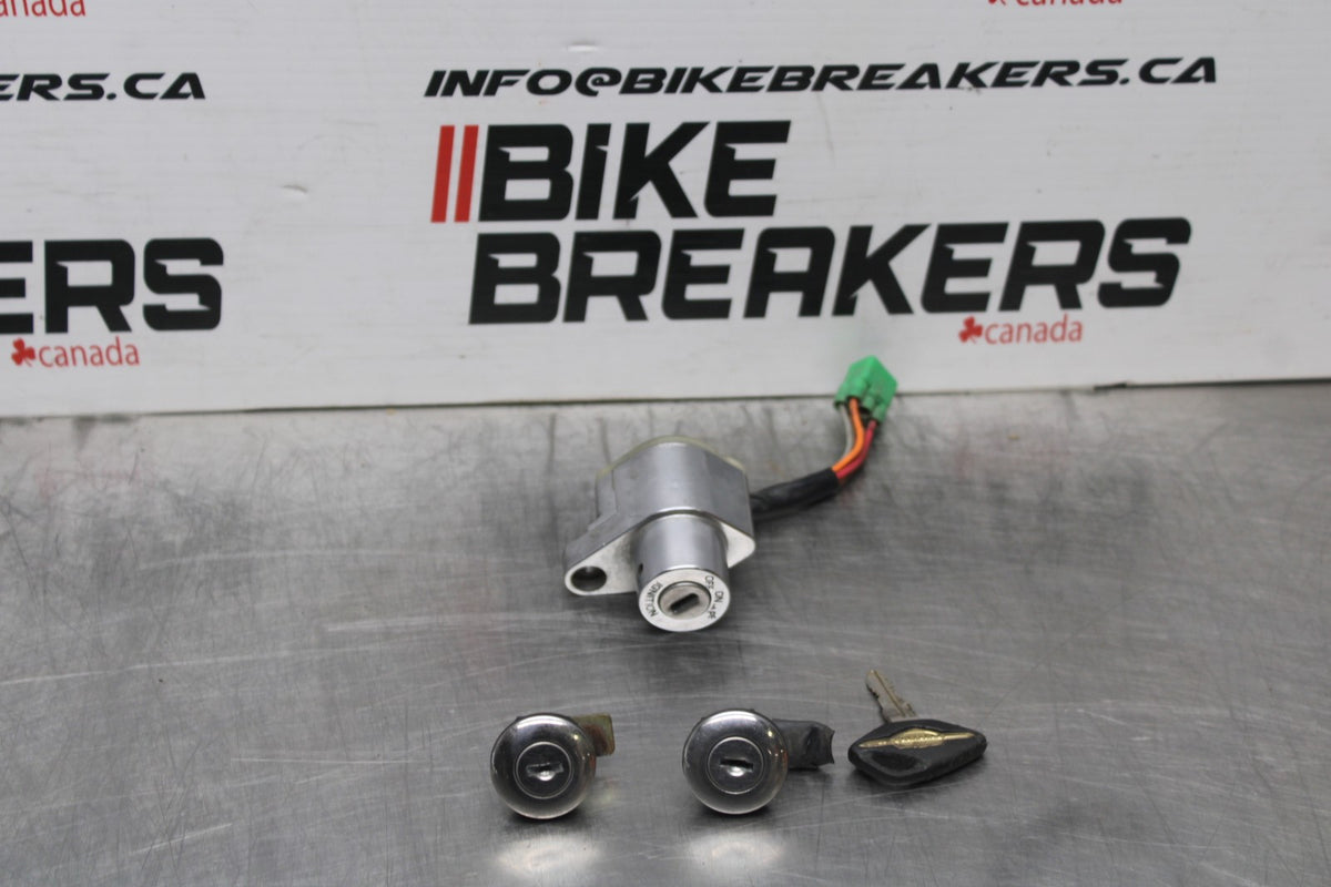 2006 Suzuki Boulevard C90 IGNITION LOCK KEY SET W/ GAS CAP AND SEAT LOCKBB849