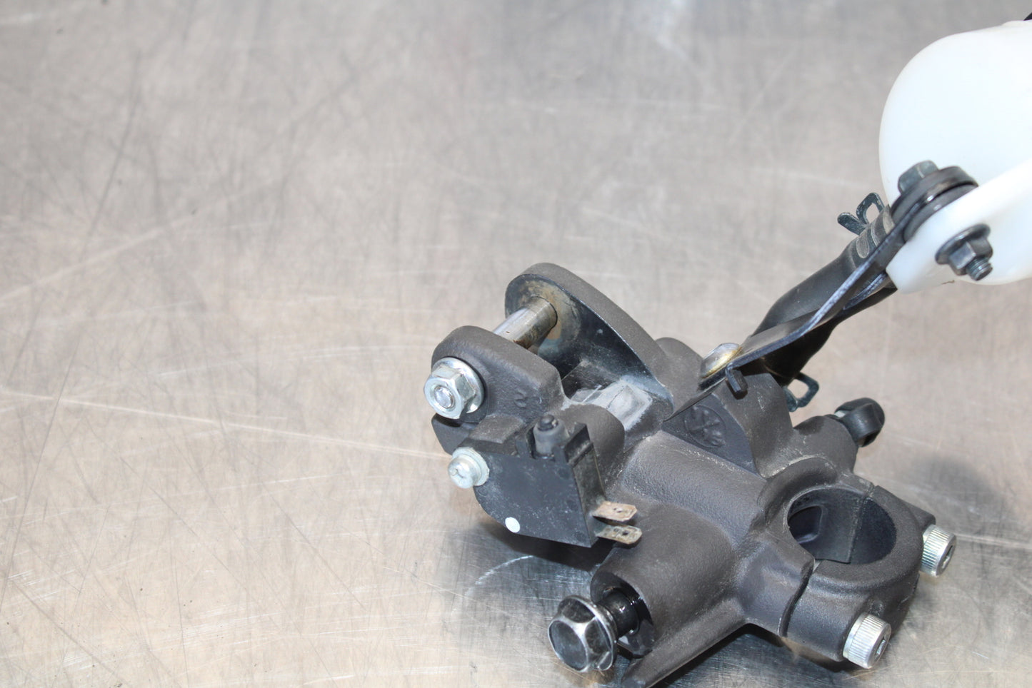 21 KAWASAKI NINJA ZX6R FRONT BRAKE MASTER CYLINDER BB647