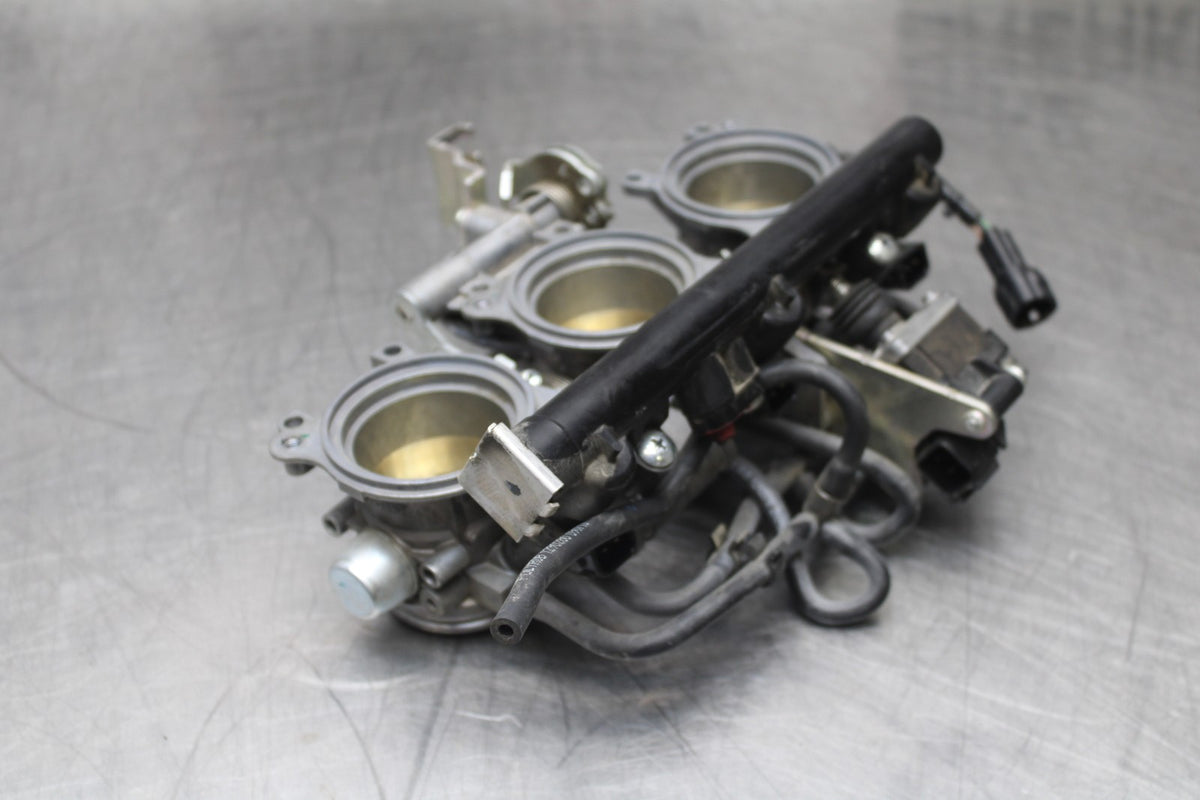 14 TRIUMPH STREET TRIPLE ABS MAIN FUEL INJECTORS / THROTTLE BODIES BB808