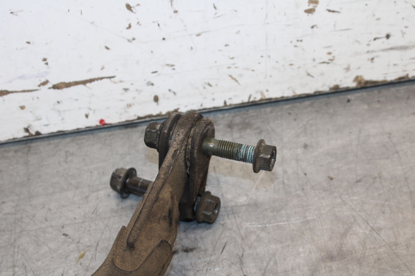 07-09 YAMAHA FZ6 CENTER MAIN STAND 5VX-27111-03-00 BB713
