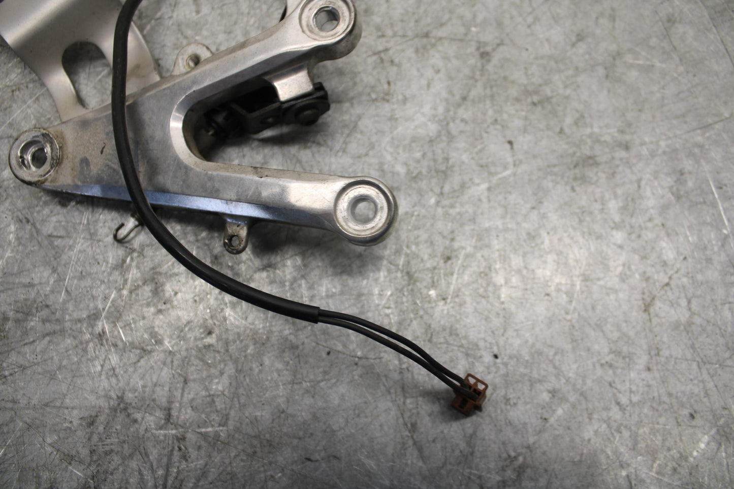 2003 Yamaha YZF R6 RIGHT REARSET REAR SET DRIVER FOOT PEG REST STOP BB539