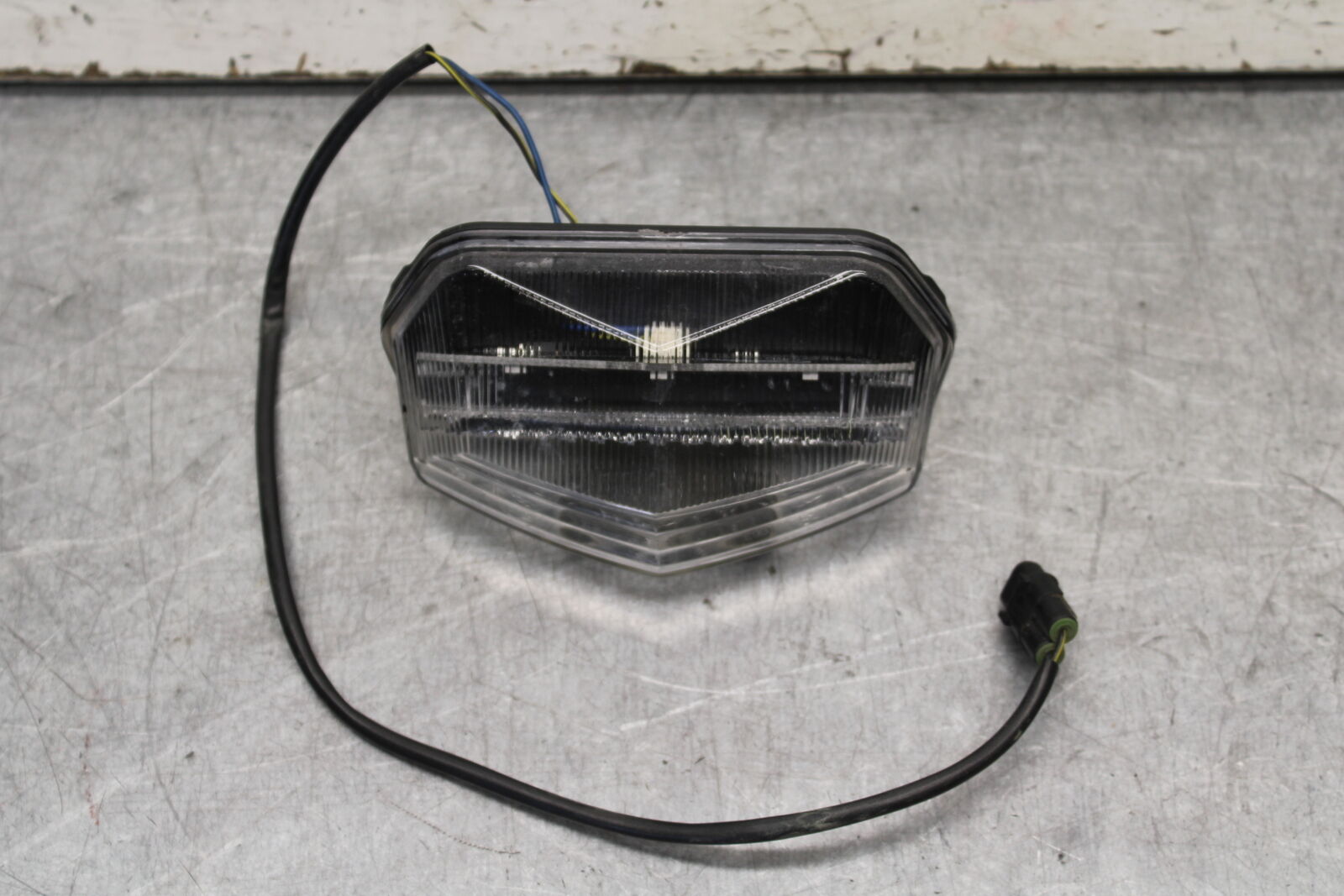 16 KAWASAKI NINJA ZX10R FRONT CENTER RUNNING LIGHT BB650