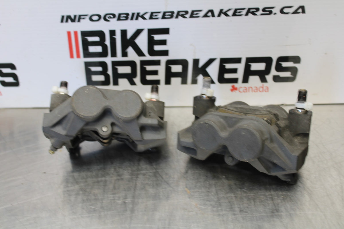 04-05 YAMAHA YZF R1 RIGHT LEFT FRONT BRAKE CALIPER SET PAIR CALIPERS BB173