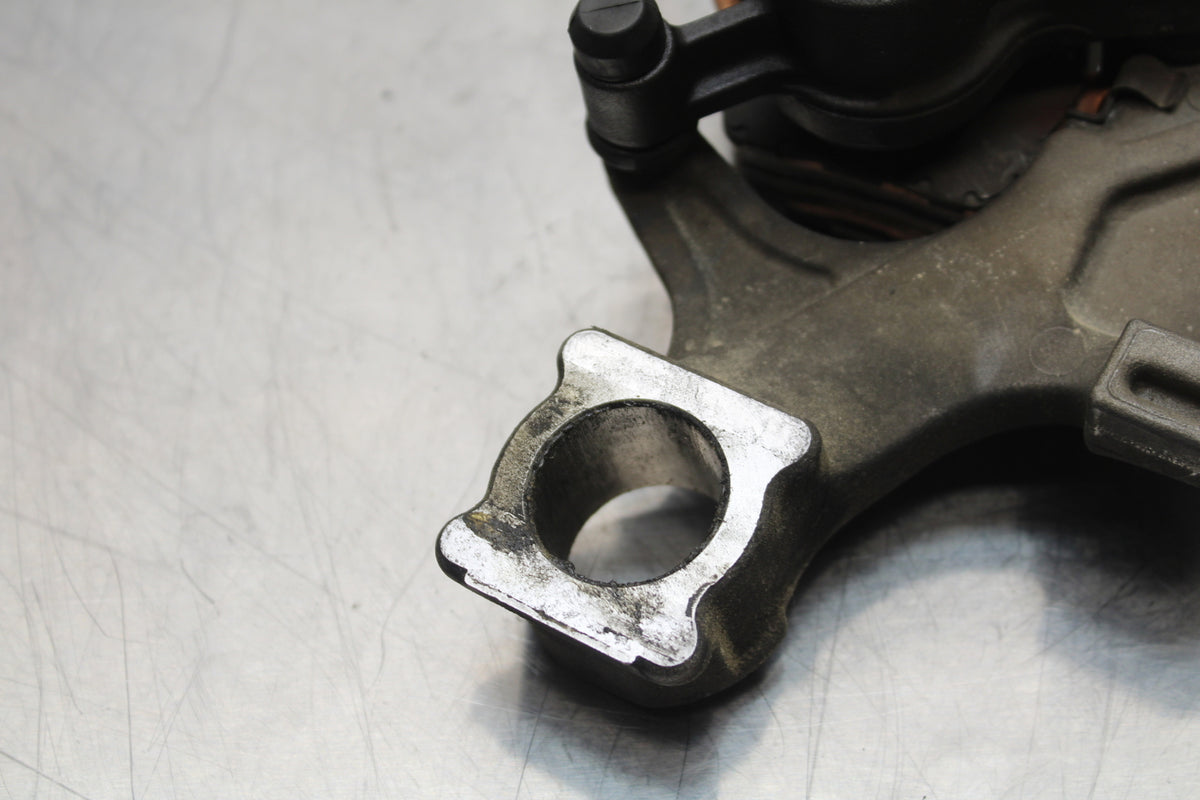 11 SUZUKI GSXR1000 REAR BACK BRAKE CALIPER W MOUNT BRACKET BB142 