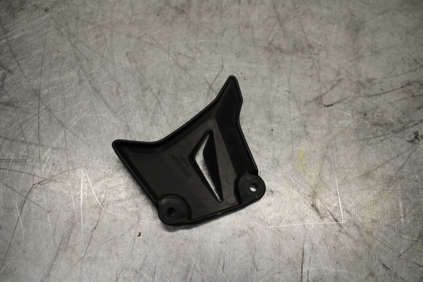 10-13 KAWASAKI Z1000 THROTTLE CABLE LINE COVER  BB421