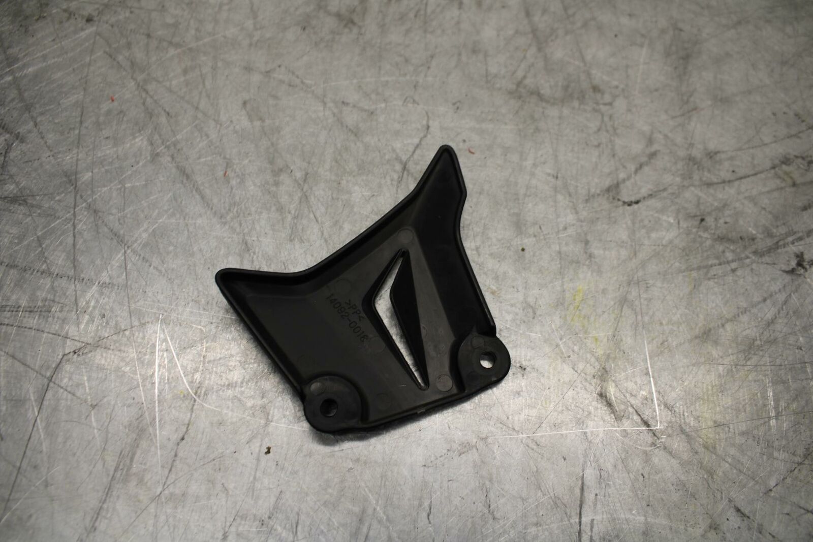 10-13 KAWASAKI Z1000 THROTTLE CABLE LINE COVER  BB421