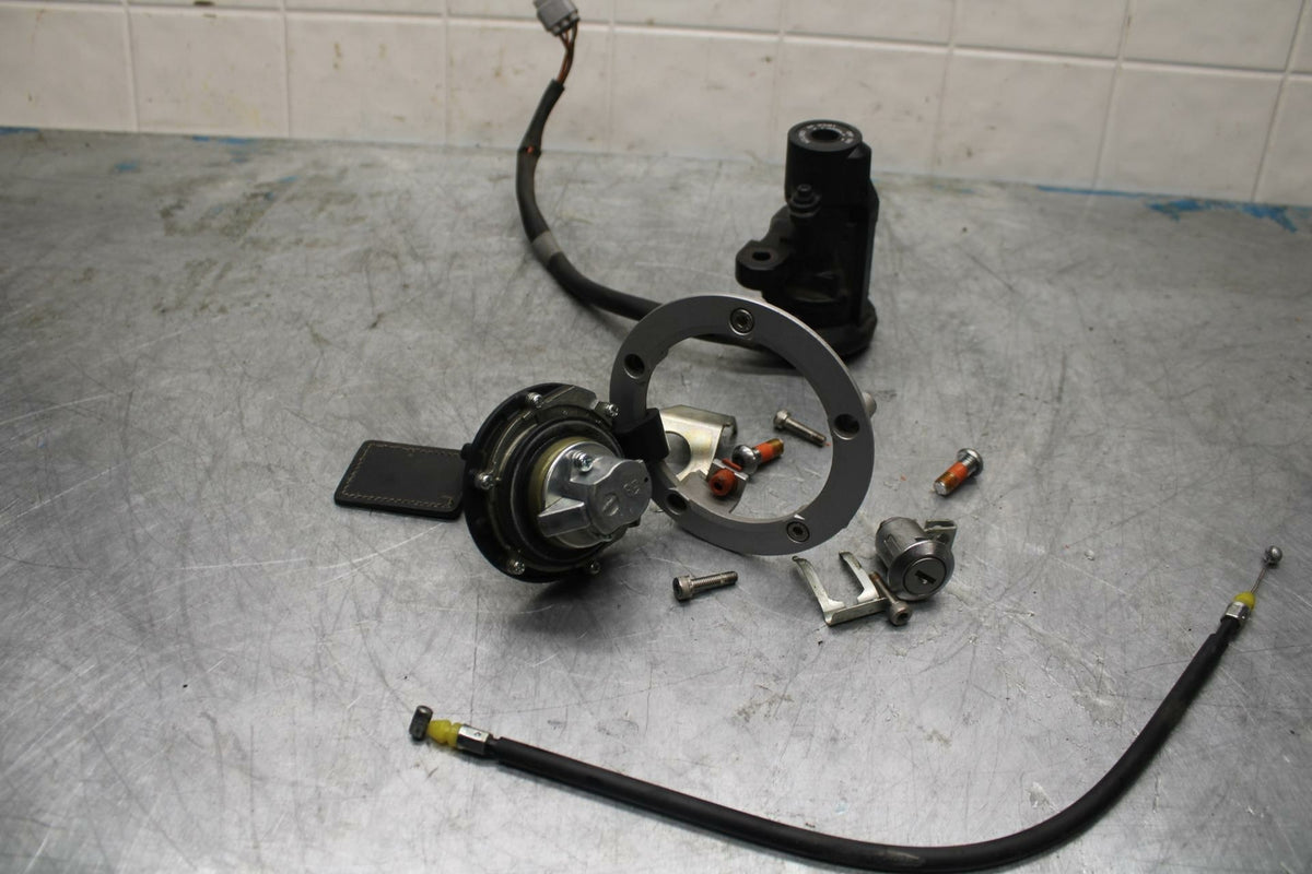 11-17 SUZUKI GSXR600 IGNITION LOCK KEY SET W/ GAS CAP AND SEAT LOCK BB417