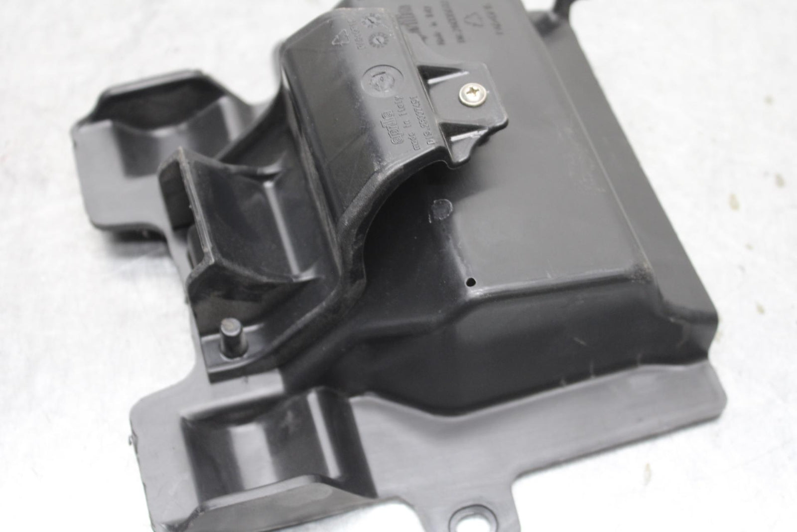 20-23 APRILIA RS660 RBATTERY TRAY PLASTIC BB643