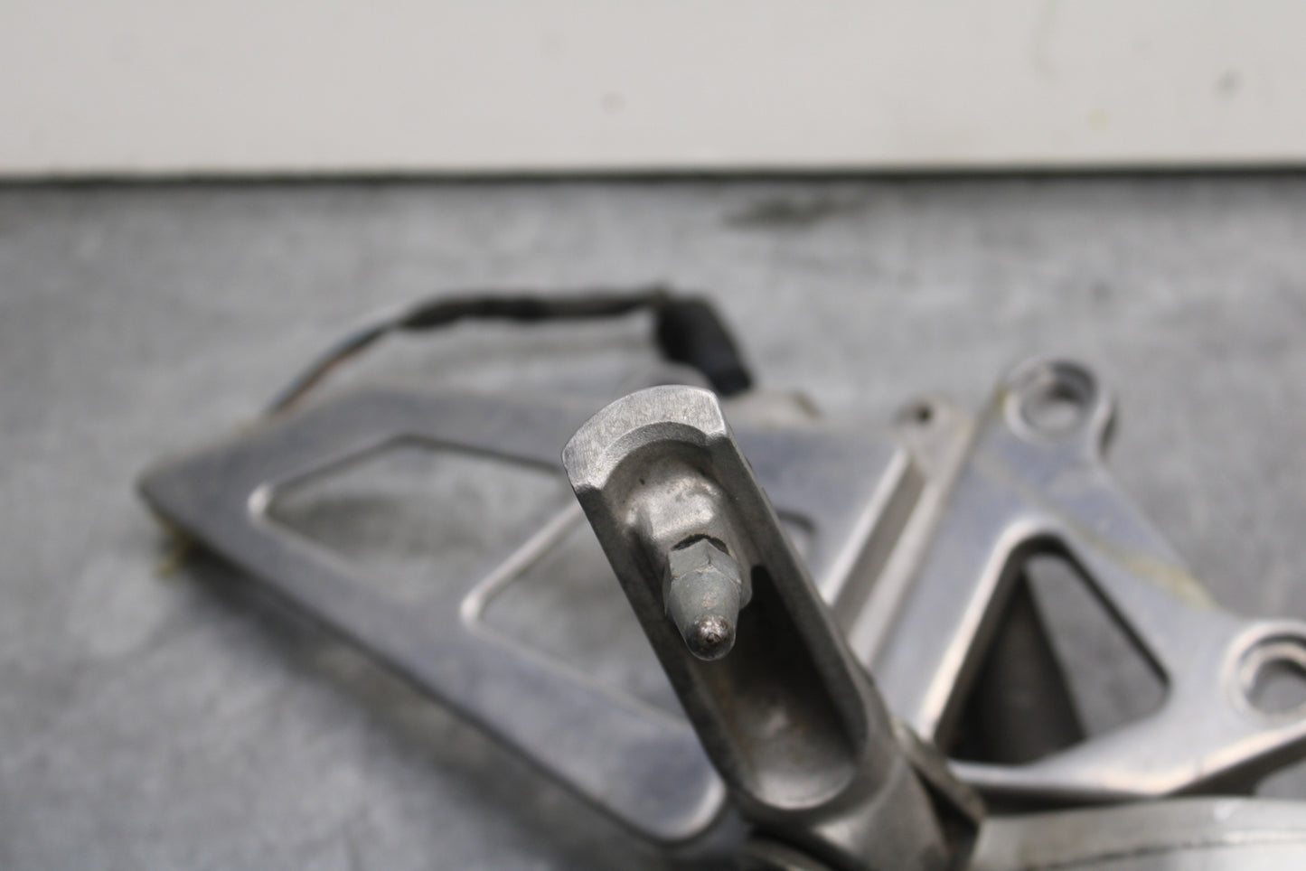 93-94 KAWASAKI NINJA ZX7R RIGHT REARSET REAR SET DRIVER FOOT PEG REST STOP BB124