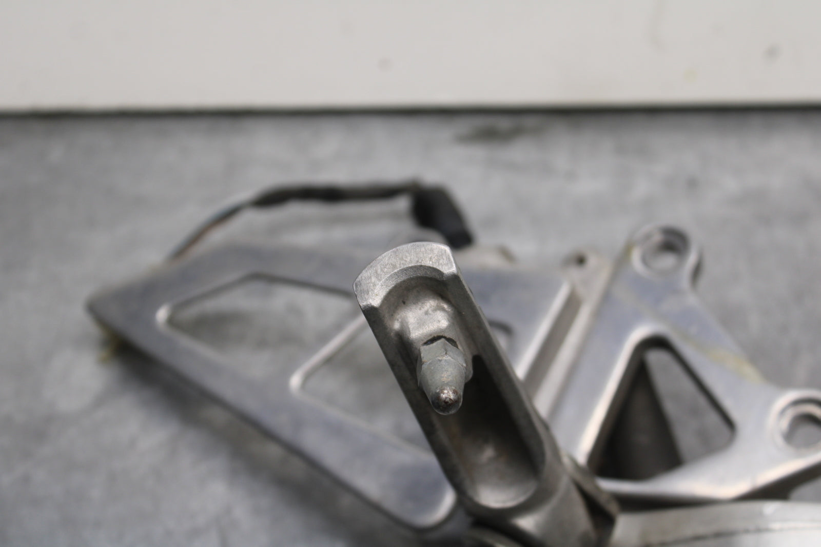 93-94 KAWASAKI NINJA ZX7R RIGHT REARSET REAR SET DRIVER FOOT PEG REST STOP BB124