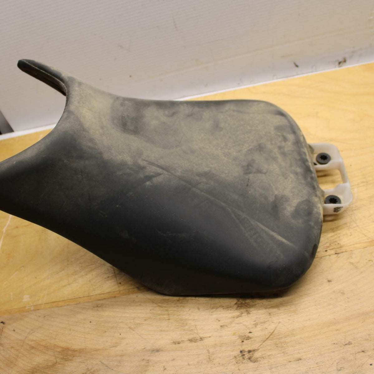 13-15 HONDA CBR500R FRONT DRIVERS SEAT PAD SADDLE PILLION 77100-MGZ-J01 BB315