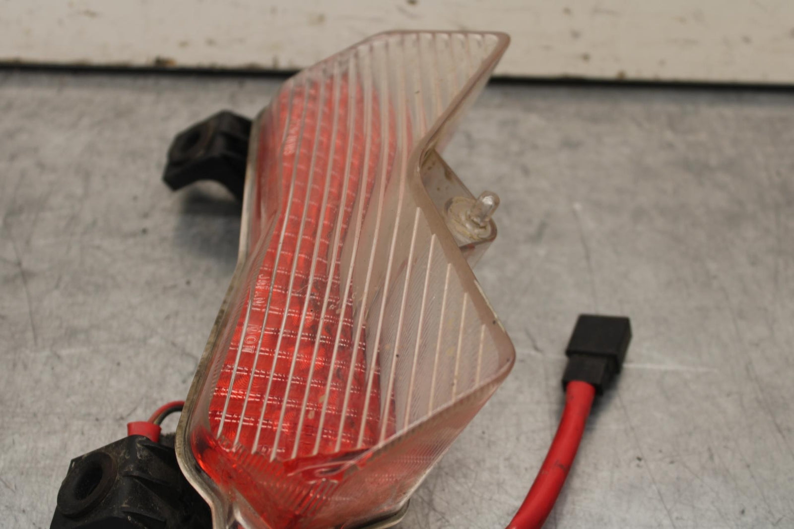 03-04 KAWASAKI NINJA ZX6RR REAR TAIL TAILLIGHT BACK BRAKE LIGHT BB105