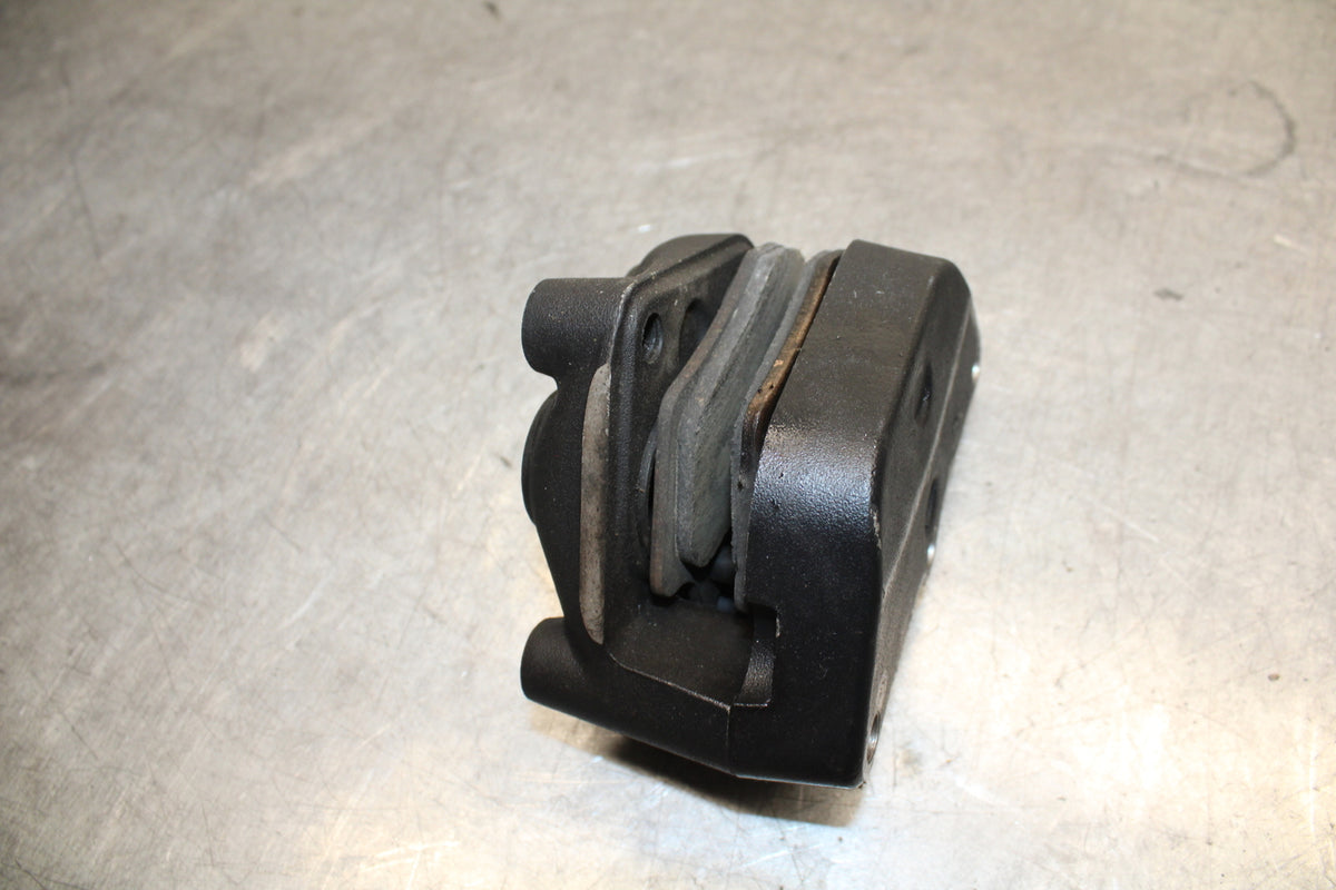 04-16 HARLEY-DAVIDSON SPORTSTER 883 LEFT FRONT BRAKE CALIPER BB680